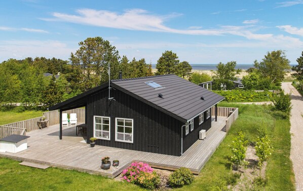 Exterior - Cozy home in Frederikshavn with kitchen (Frederikshavn)