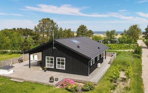 Cozy home in Frederikshavn with kitchen