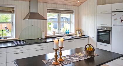 Cozy home in Frederikshavn with kitchen