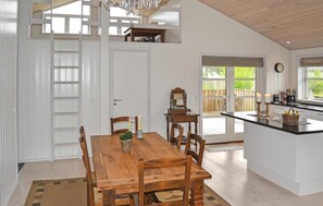 Dining - Cozy home in Frederikshavn with kitchen (Frederikshavn)