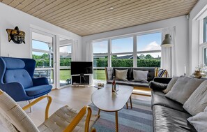 Fernseher, Kamin, Tischfußball