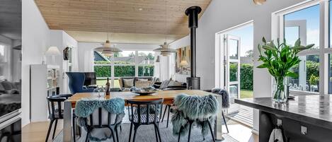 تناول الطعام