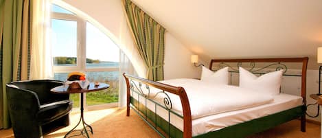 1 bedroom, travel crib, WiFi, bed sheets