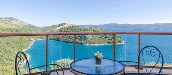 Stunning home in Kremena with kitchen