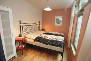 1 chambre, lit parapluie, Wi-Fi, draps fournis