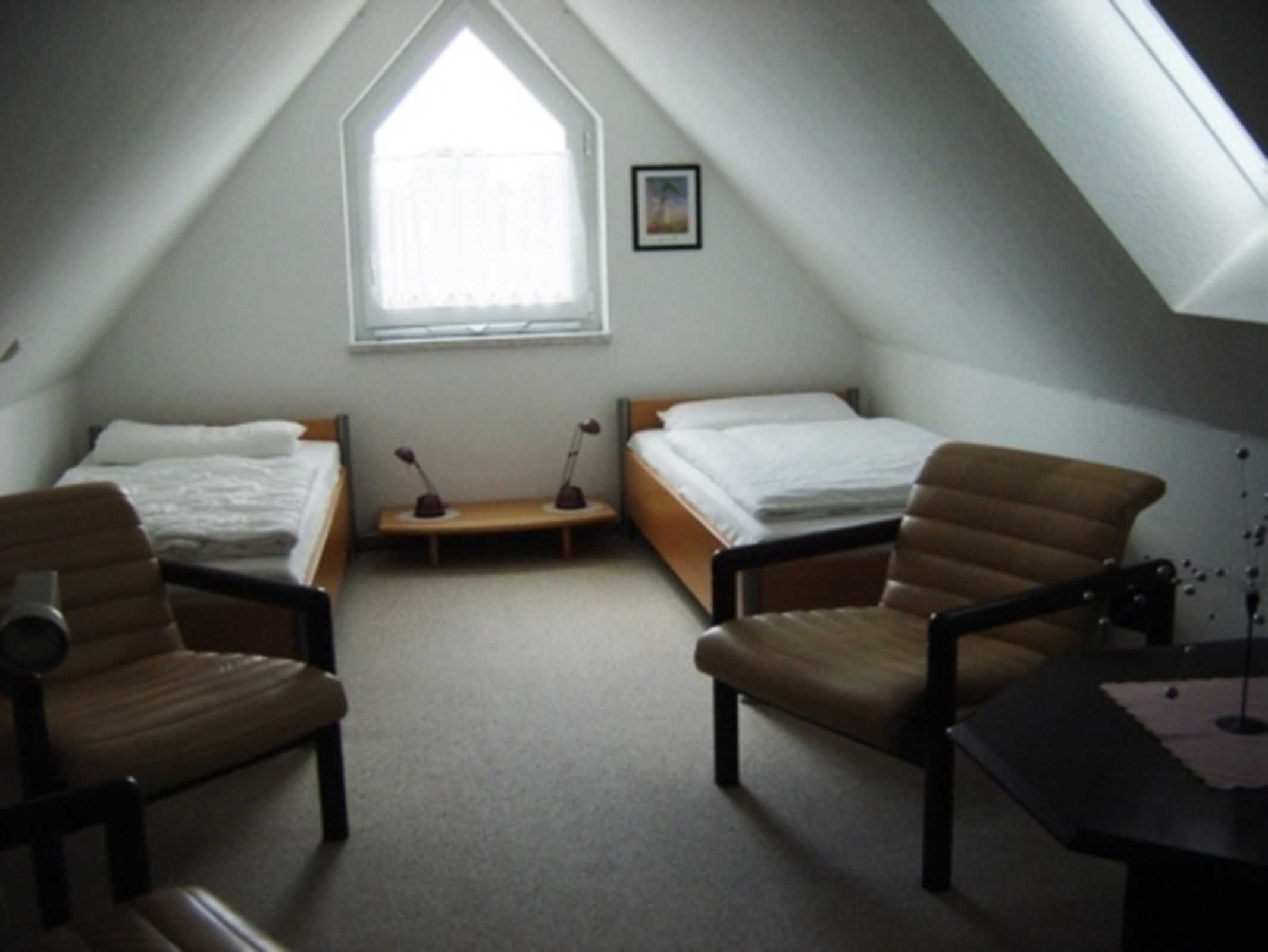 2 bedrooms, travel cot, WiFi, bed sheets