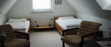 2 habitaciones, cuna de viaje, wifi y ropa de cama