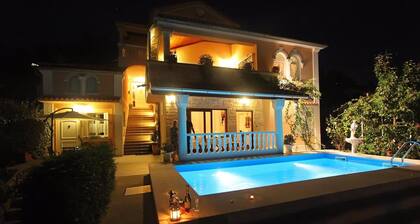 Studio with sea view and pool