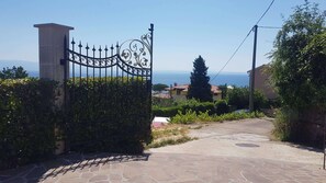 Property grounds - Studio with sea view and pool (Lovran)