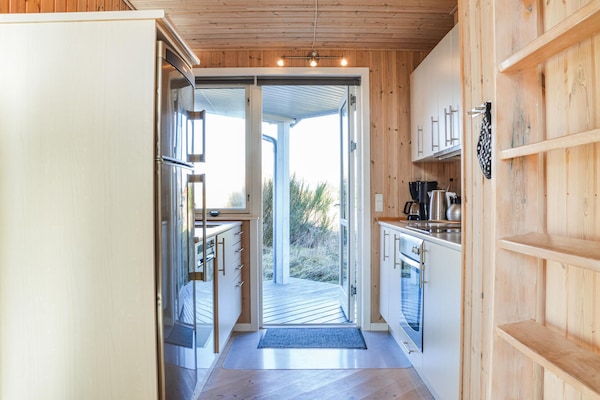 Een koelkast, een kookplaat, een vaatwasser