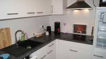 Kühlschrank, Mikrowelle, Ofen, Geschirrspüler