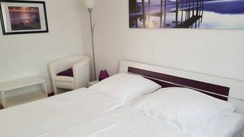 1 bedroom, WiFi, bed sheets