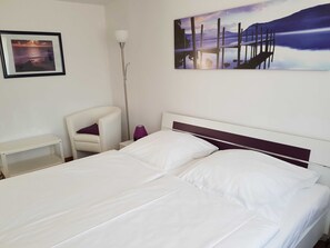 1 bedroom, WiFi, bed sheets