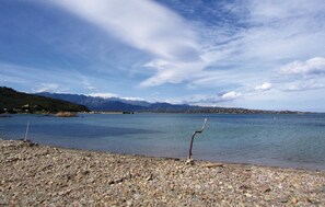 Ubicación cercana a la playa y pesca