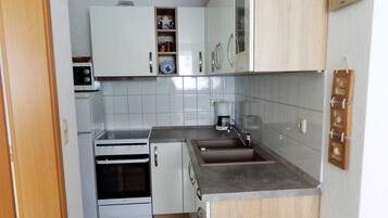 Kühlschrank, Mikrowelle, Ofen