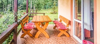 Stunning home in Golubie with WiFi