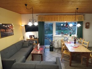 TV - Holiday house *** - Idyllic holiday accommodation *** - 2,5 km to the beach (Dranske)