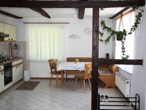 Fridge, oven, coffee/tea maker, electric kettle