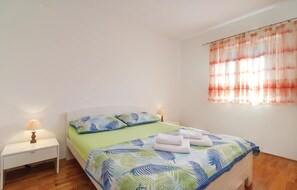 3 bedrooms, free WiFi, bed sheets - Stunning apartment in Trogir with WiFi (Trogir)