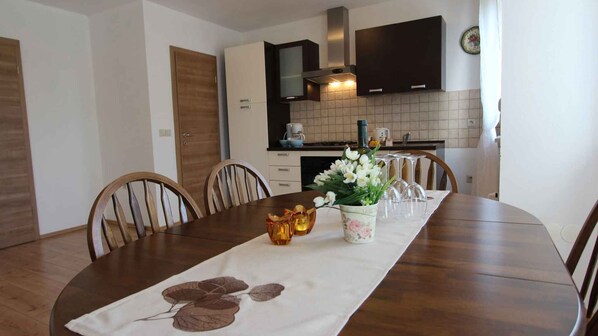 Dining - Holiday apartment with air conditioning and terrace (Malinska)