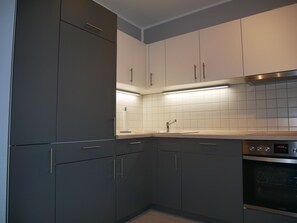 Fridge, oven, dishwasher, coffee/tea maker