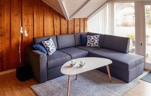 Televisión, chimenea y estéreo 