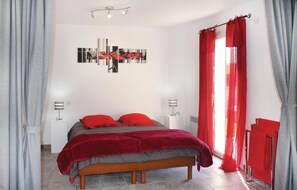3 Schlafzimmer, Reisekinderbett, kostenloses WLAN, Bettwäsche