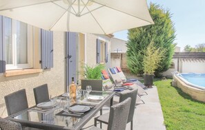 Outdoor dining - Amazing home in Salon de Provence (Salon de Provence)