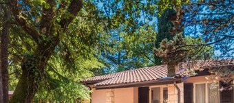Bungalow with outdoor pool