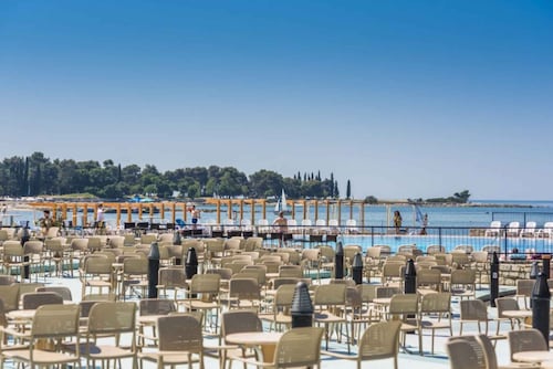 Lomatalo turisti kylä Polynesiassa