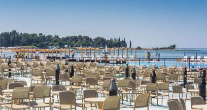 Lomatalo turisti kylä Polynesiassa