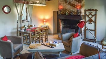 Fireplace, DVD player