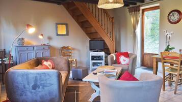 TV, fireplace, DVD player