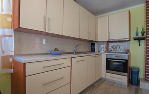 Kühlschrank, Herdplatte, Geschirrspüler