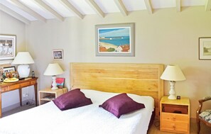 5 室のベッドルーム、旅行用ベビーベッド、WiFi (無料)、ベッドシーツ