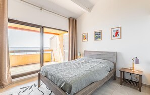3 bedrooms, travel cot - 3 bedroom amazing home in Sainte Maxime (Sainte Maxime)