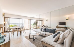 TV - 3 bedroom amazing home in Sainte Maxime (Sainte Maxime)