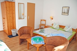 1 dormitorio, cuna de viaje, wifi y ropa de cama