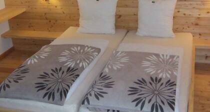 Bio living Hüttenblick rooms with kitchen - Bio Bauernhof Mondsee Schafleitner