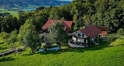 Bio living Hüttenblick Zimmer mit Küche - Bio Bauernhof Mondsee Schafleitner