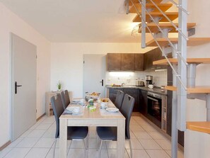 Unclassified image, 5 of 33, button