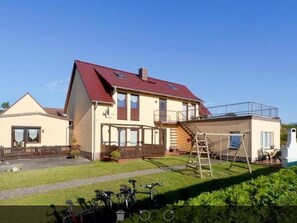 Unclassified image, 4 of 33, button