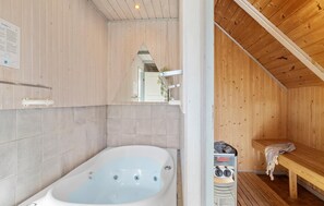 Shower - 4 bedroom awesome home in Rømø (Rømø)