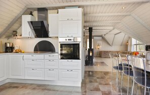 Kühlschrank, Mikrowelle, Herdplatte, Geschirrspüler