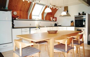 Frigorifero, piano cottura, lavastoviglie, macchina per tè/caffè