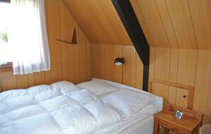 2 bedrooms, travel crib, free WiFi