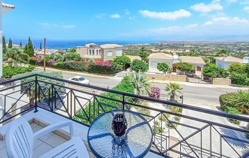 Gorgeous home in Neo Chorio with WiFi