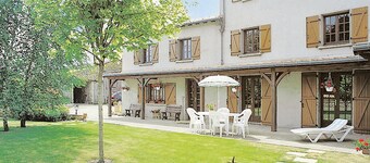 Schönes Haus in Louzy mit Außenpool