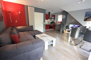 Unclassified image, 5 of 25, button