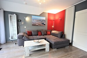 Unclassified image, 3 of 25, button